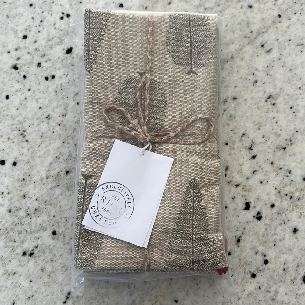 Arhaus Arbor Sage Dinner Napkins (Set of 4) NWT - Picture 2 of 5